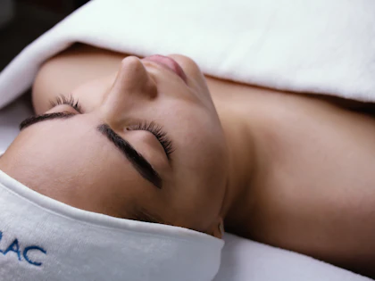 Soin du visage réalisé en institut de beauté